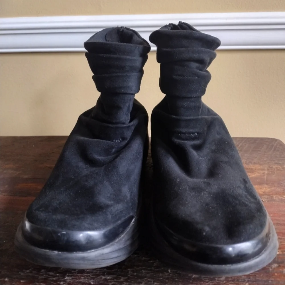 BZees Black Suede Zizzle Ankle Boots Size 11 - Picture 6 of 10